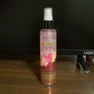 Bath & Body Works Illuminating Shimmer Mist BAHAMAS Passionfruit Banana Flower